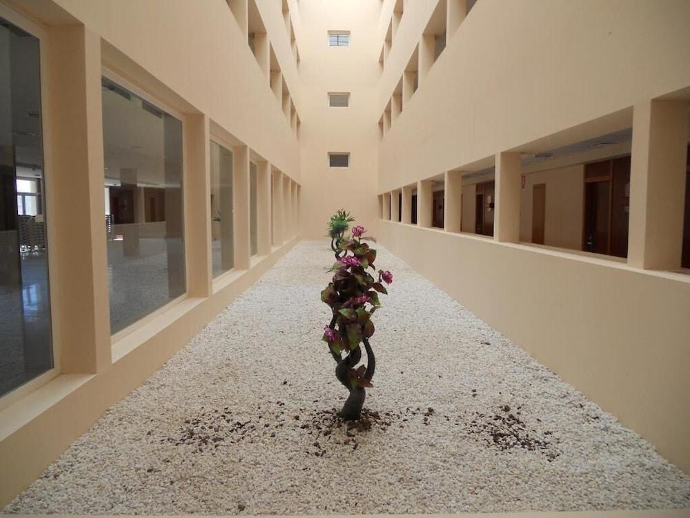 Ohtels Cabogata Hotel